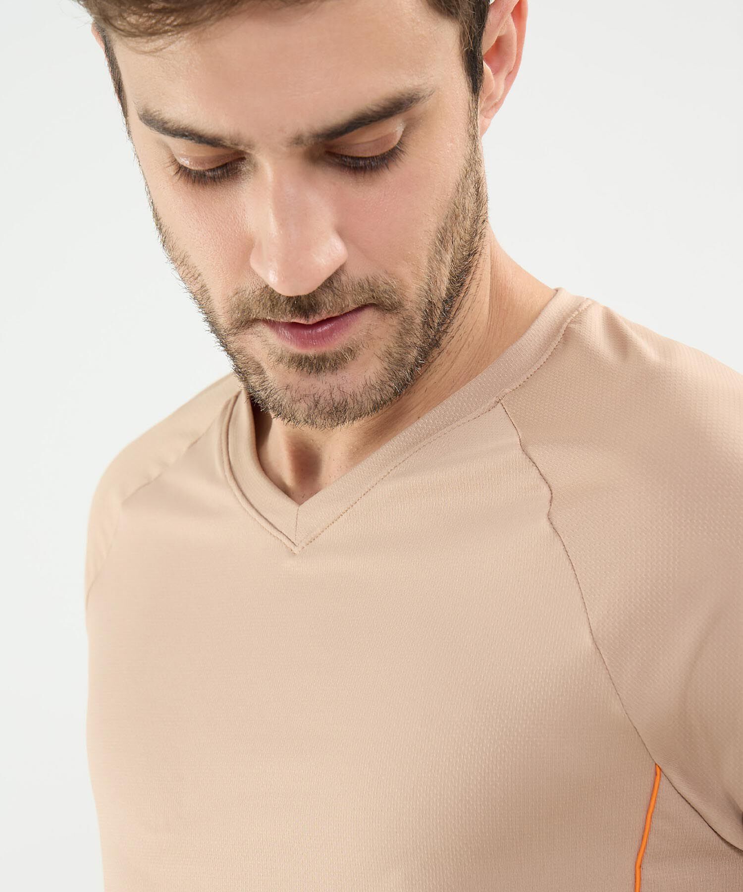 Camiseta Deportiva Cuello en V
