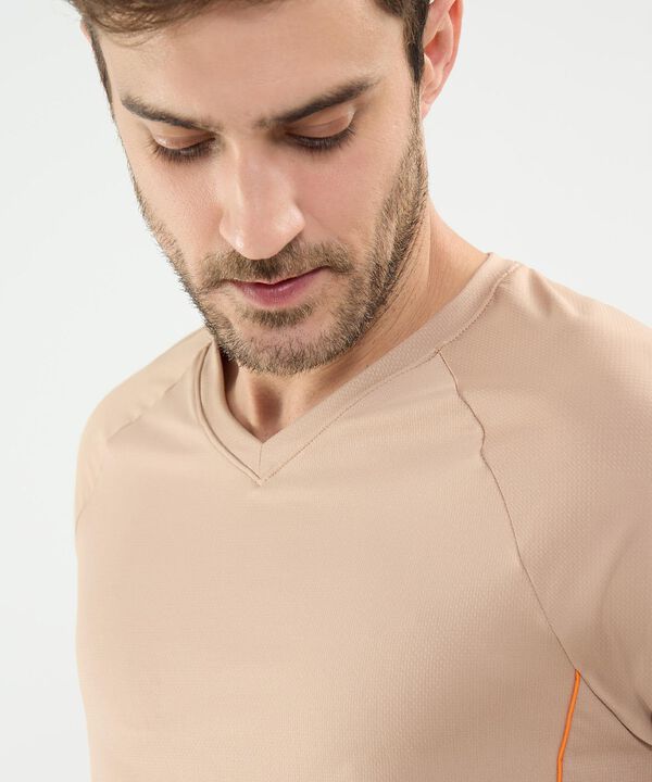 Camiseta Deportiva Cuello en V image number null