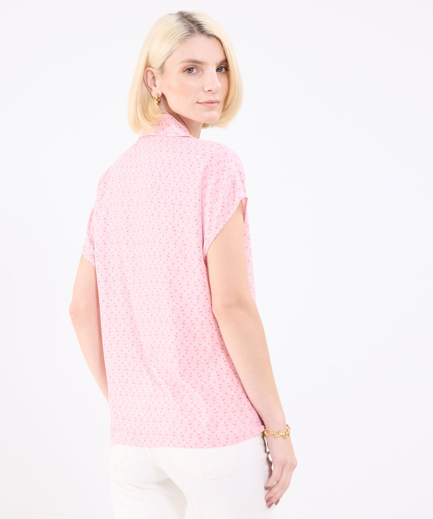 Camisa Estampada Con Hombro Corrido