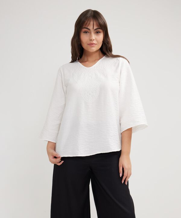 Blusa Mangas 3/4 Bordado En Delantero