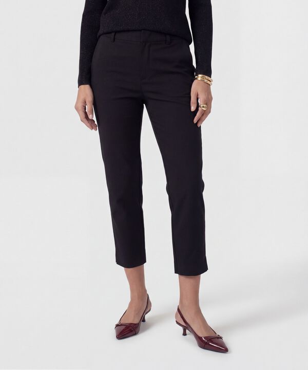 Pantal&oacute;n Capri Con Bot&oacute;n A Contraste Para Mujer