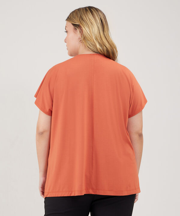Camiseta Manga Corta Con Insumo En Cuello