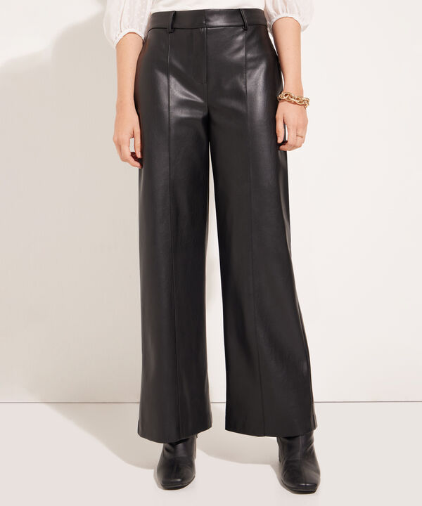 Pantalón En Polipiel Bota Amplia