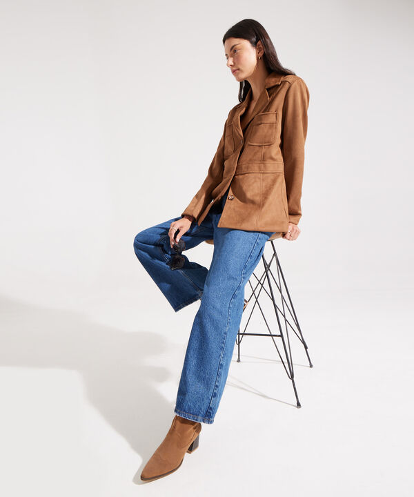 Chaqueta Con Botones Y Solapa