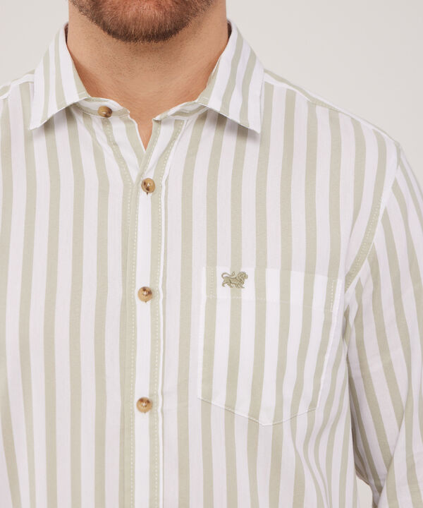 Camisa , manga larga con bolsillo y silueta regular fit, magia en el caribe línea moda