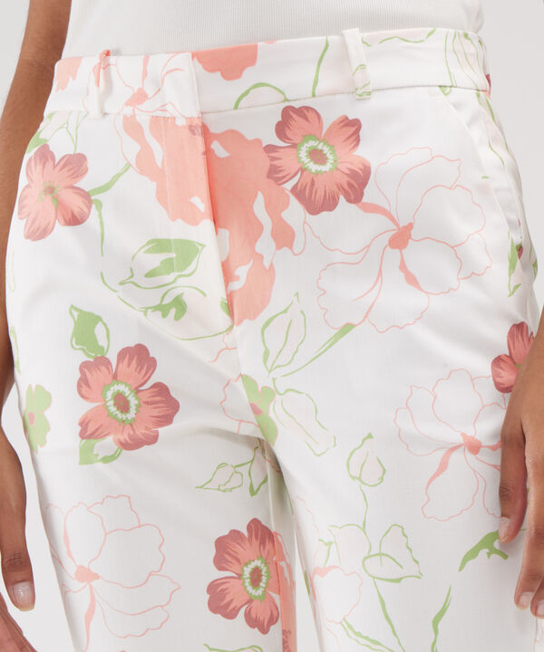 Pantalon Capri  Estampado image number null
