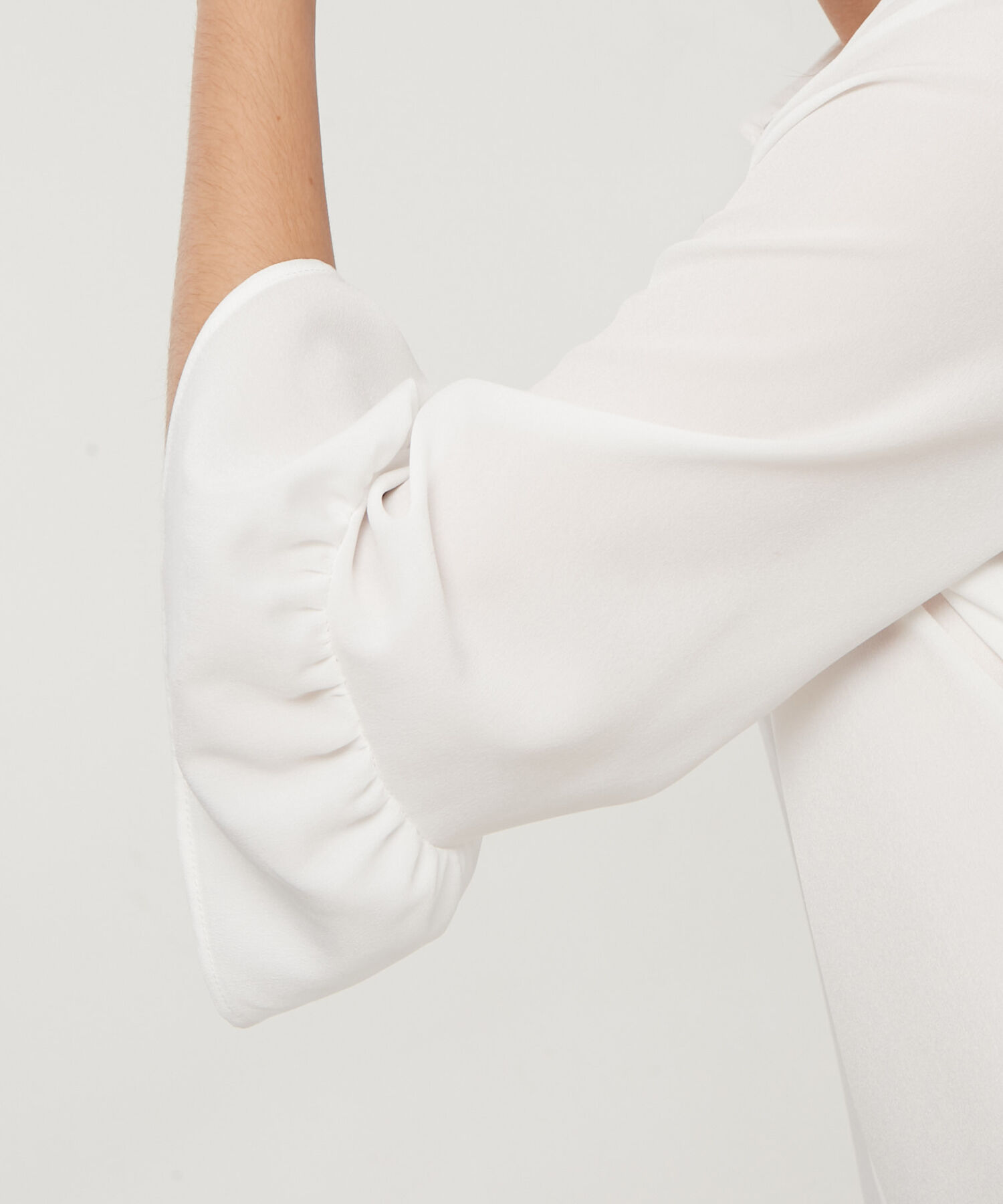 Blusa Unicolor, Manga 3/4 Con Boleros, Cuello Camisero Y Perilla Con Botones En Frente, Serena