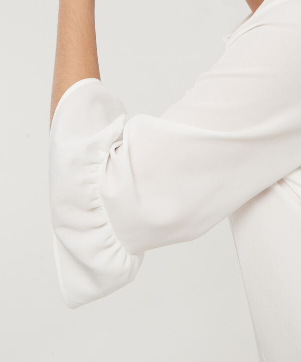 Blusa Unicolor, Manga 3/4 Con Boleros, Cuello Camisero Y Perilla Con Botones En Frente, Serena