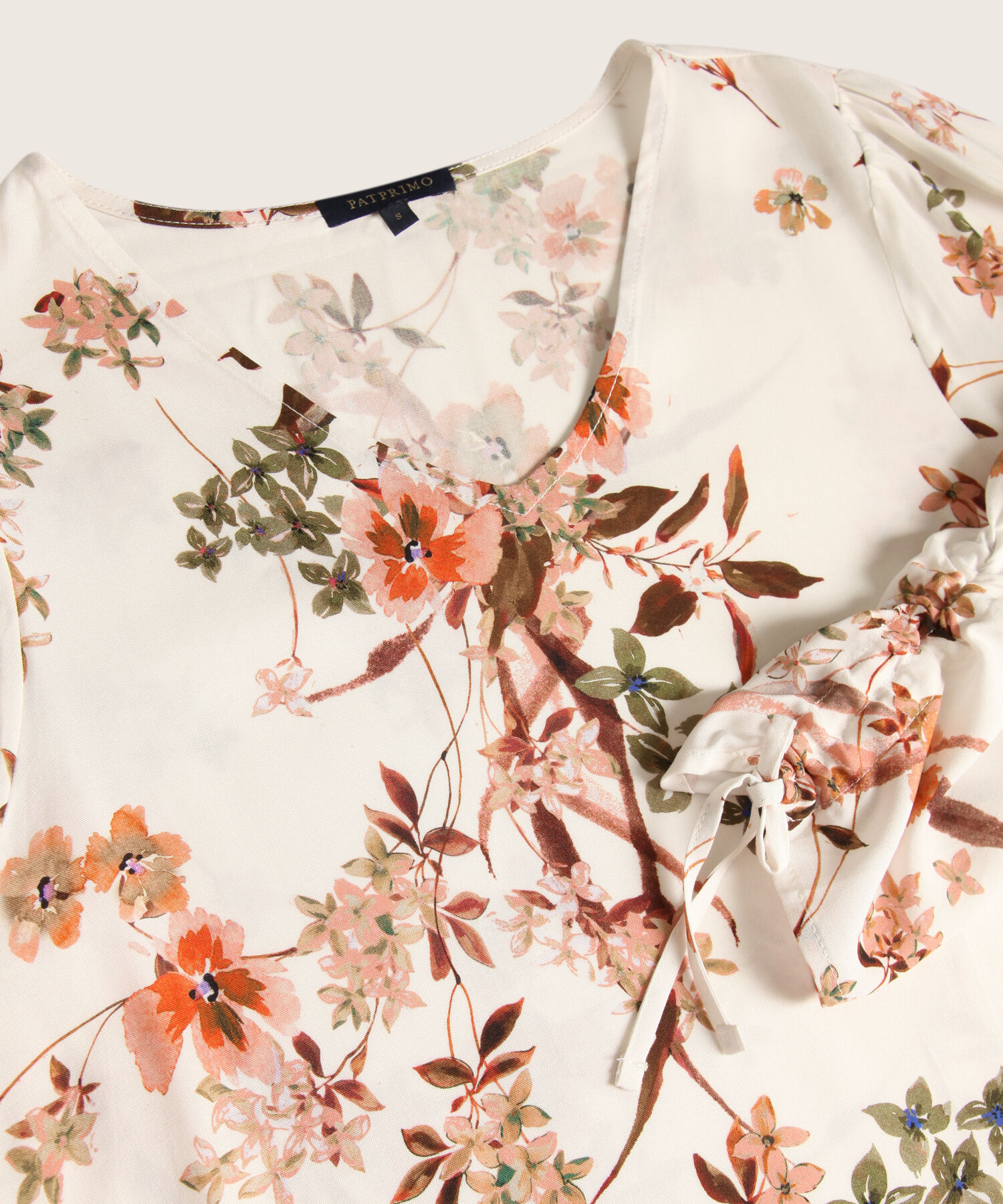 Blusa Estampada Con Detalle En Pu&ntilde;os