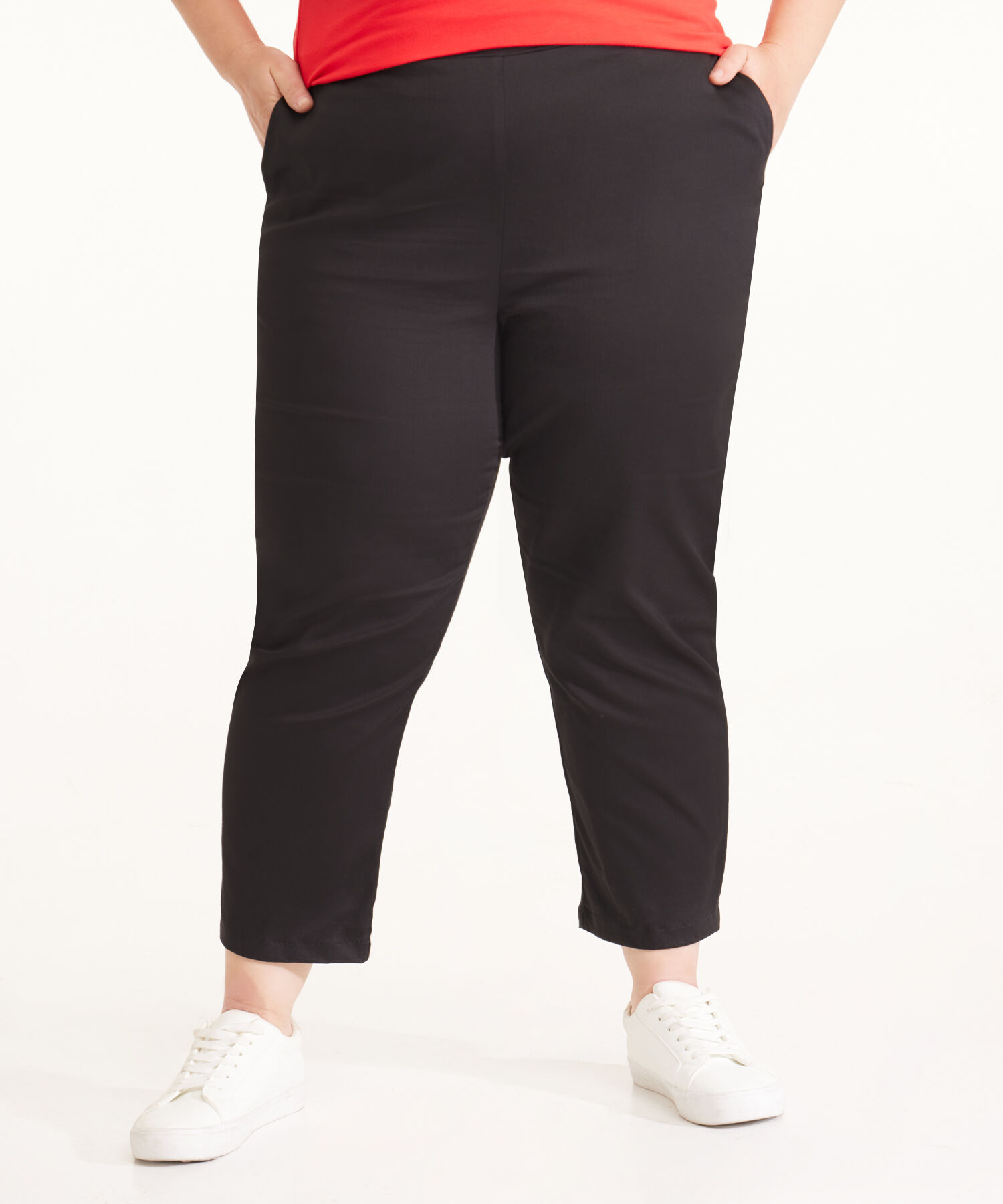 Pantalon Capri Unicolor Con Bolsillos Diagonales