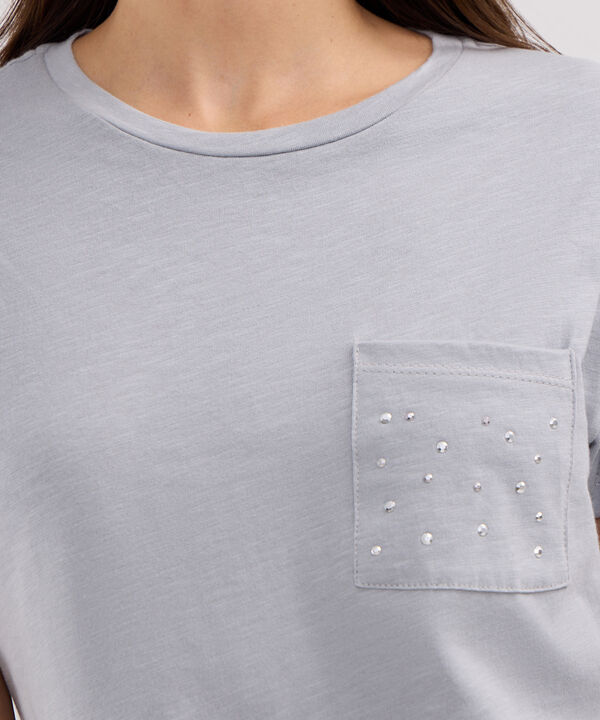 Camiseta Manga Corta Unicolor, Cuello Redondo, Bolsillo Con Pedreria image number null