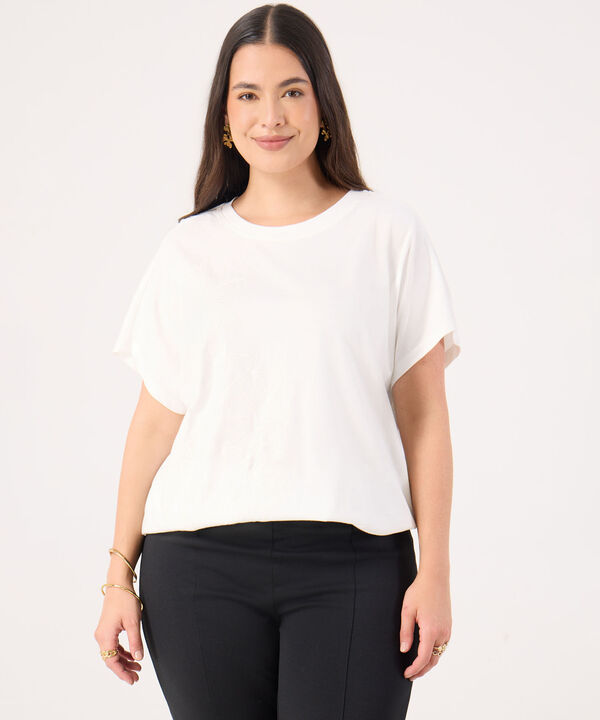 Camiseta Para Mujer Curvy Con Bordado En Frente image number null