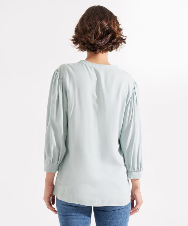 Blusa Unicolor Manga 3/4 Con Arandela En Frente