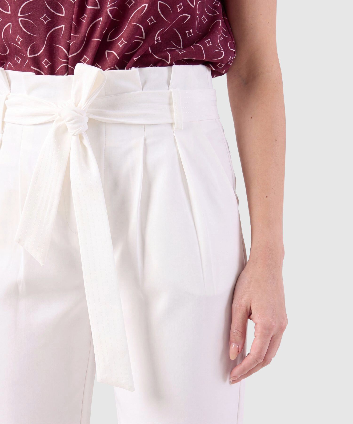Pantal&oacute;n De Tiro Alto Con Cintur&oacute;n De Amarre Mujer