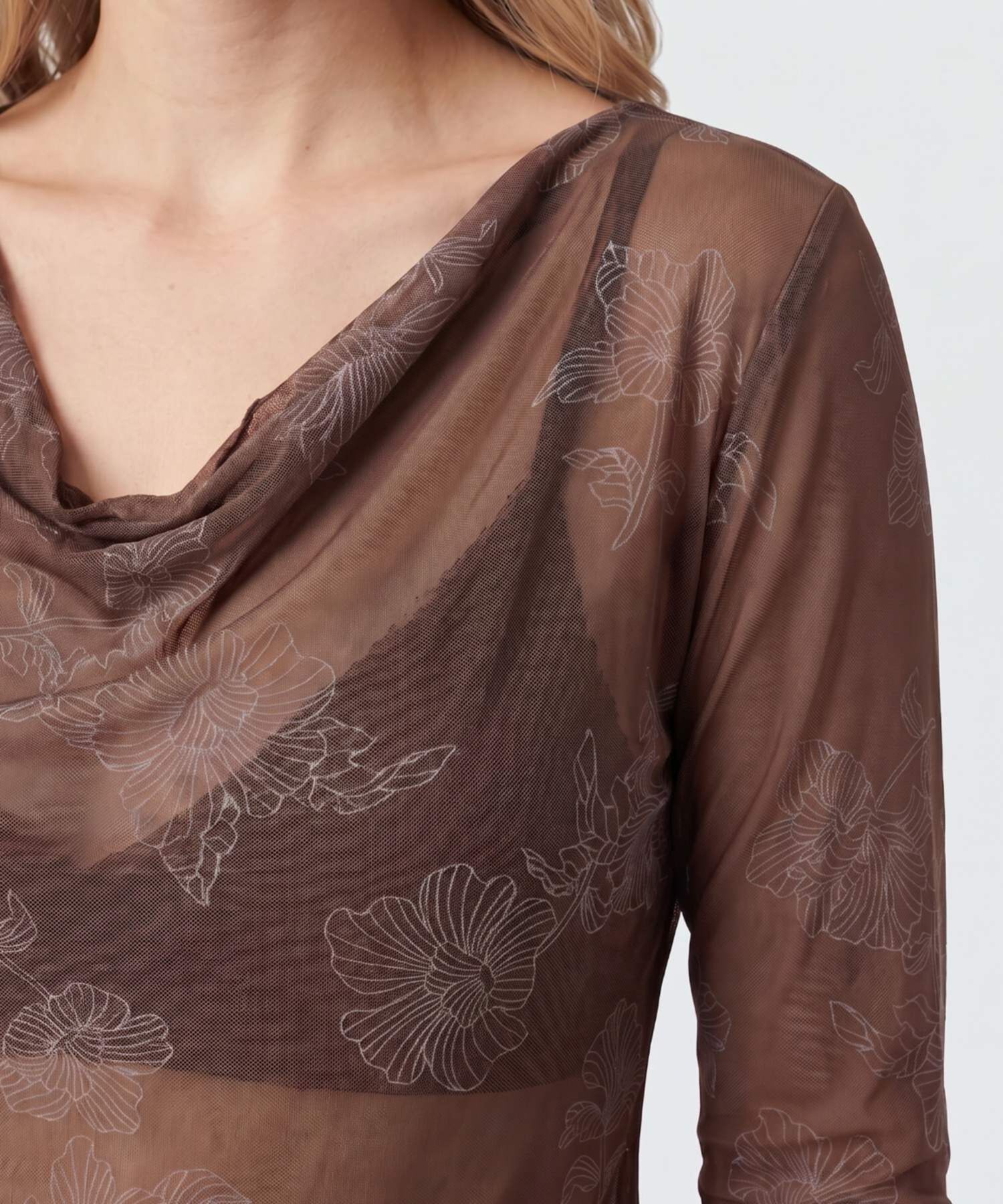 Camiseta de Mujer con Cuello Enrollado