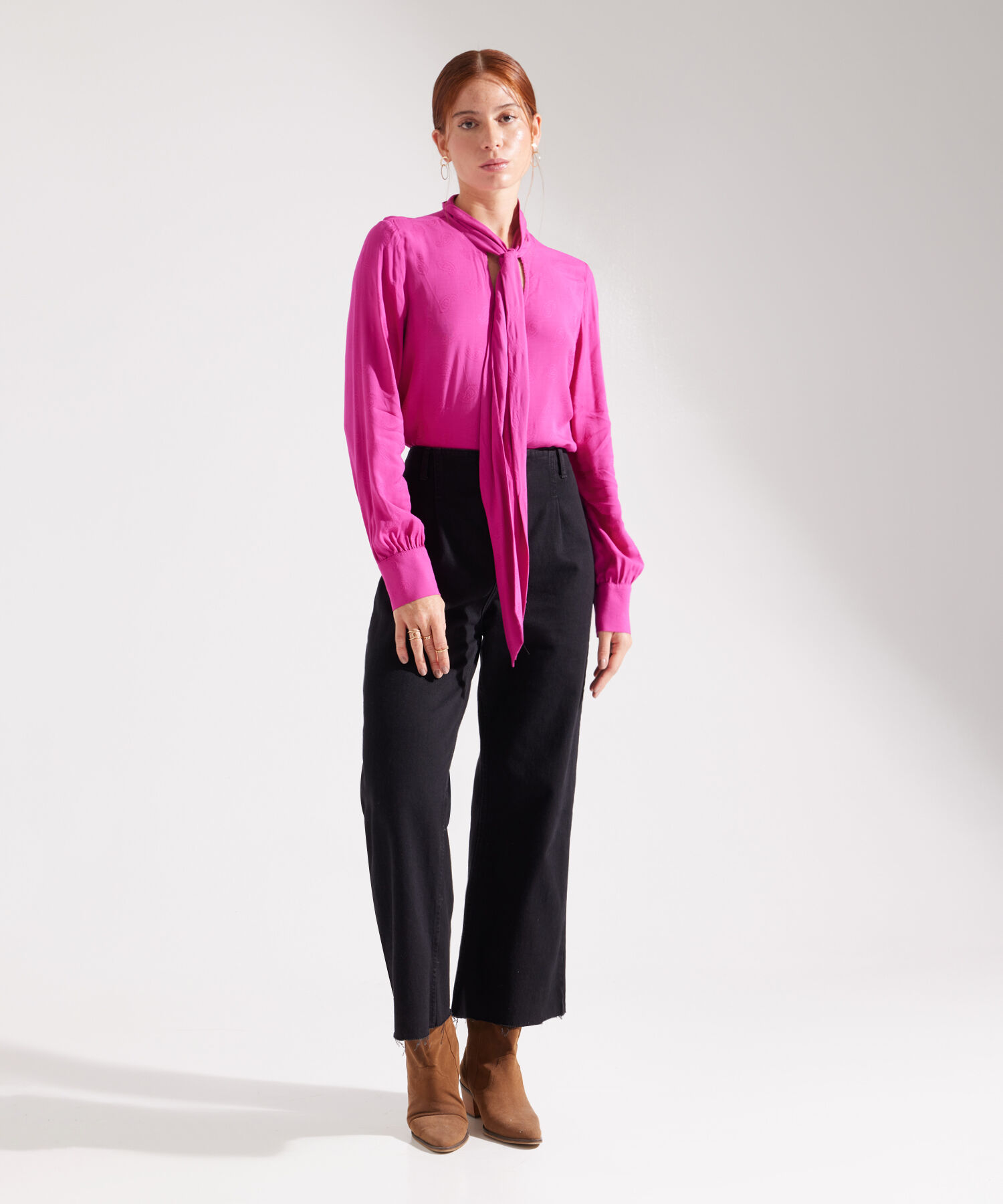 Blusa Corbatera Unicolor  Manga Larga