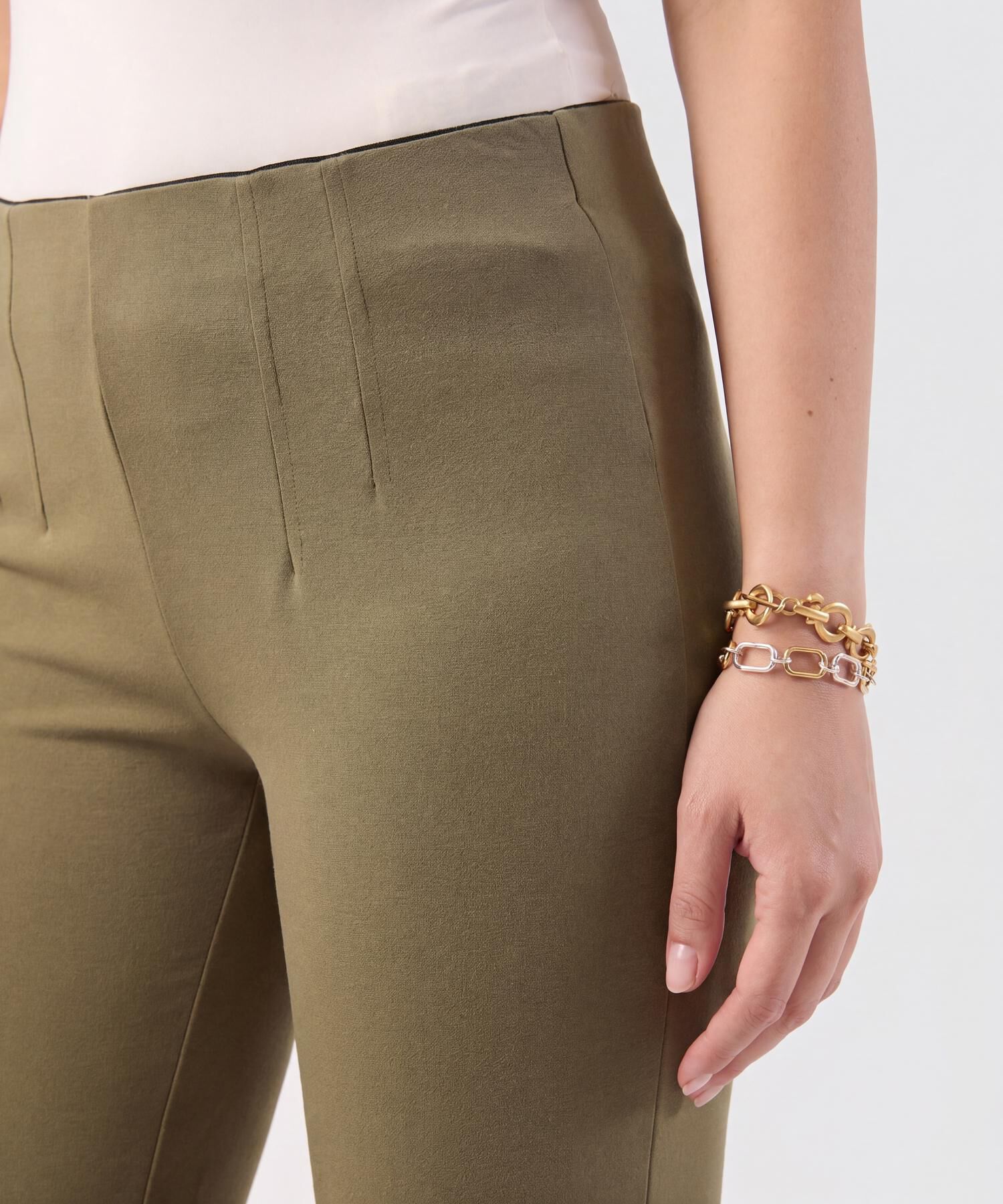 Pantal&oacute;n Bota Campana con Pinzas Mujer