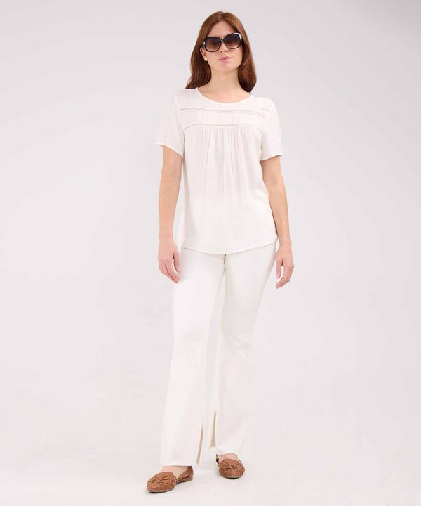 Blusa Unicolor Manga Corta, Escote Redondo Con Encaje Y Recogido Sutil