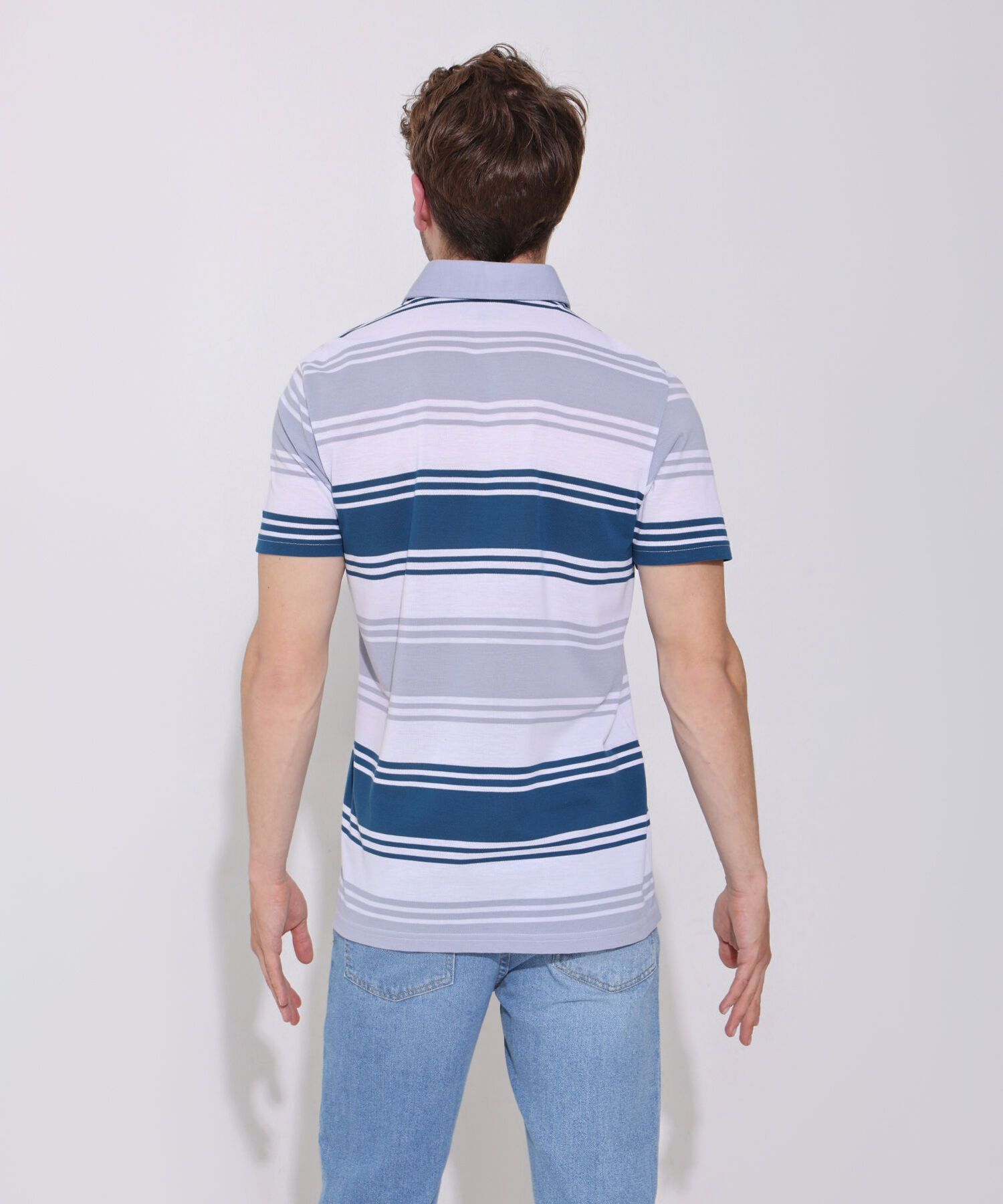 Polo Preteñida, Cuello Duro Con Bolsillo Y Silueta Regular Fit
