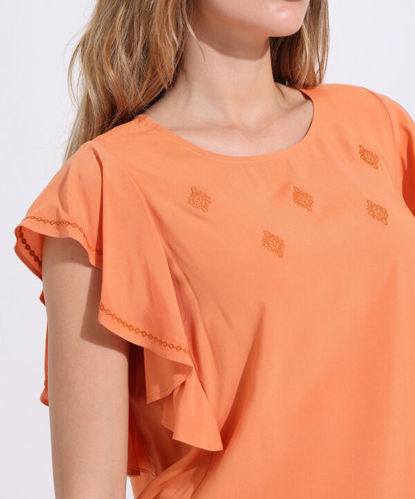 Blusa Manga Corta Con Bordado En Frente Superior