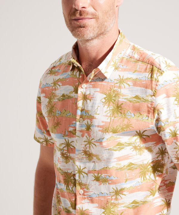Camisa con Estampado Tropical de Hojas