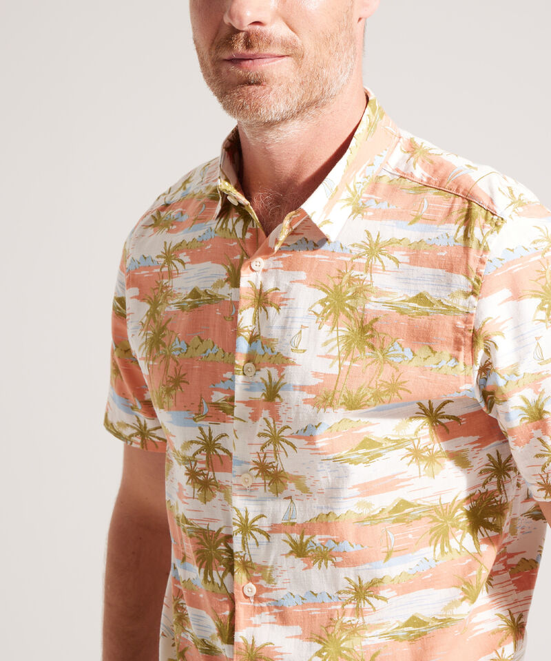 Camisa con Estampado Tropical de Hojas