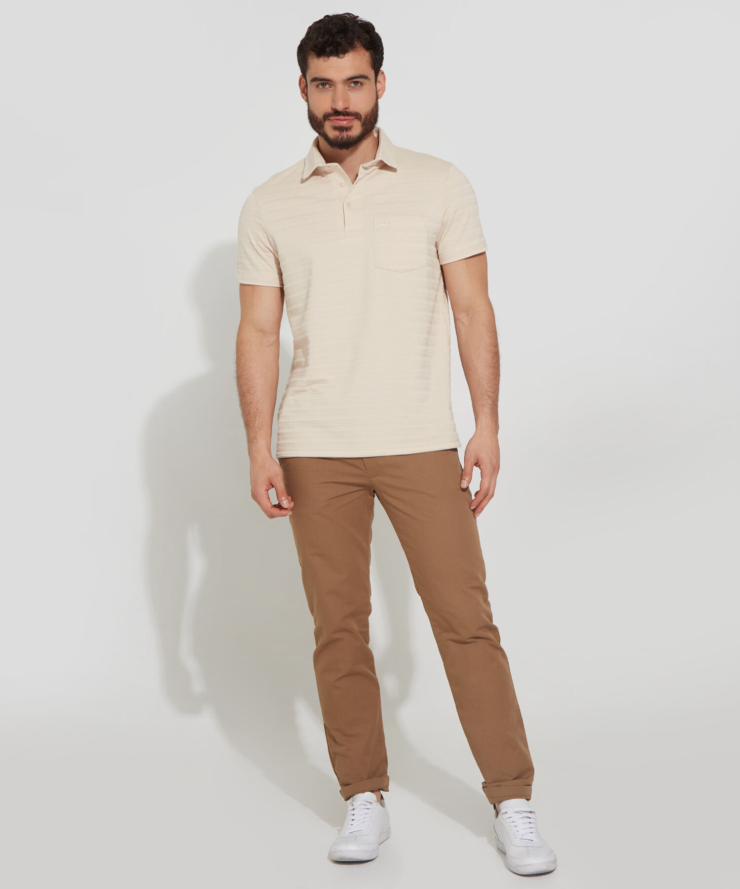 Polo Unicolor Textura, Cuello Maquina Duro Con Bolsillo Y Silueta Slim Fit