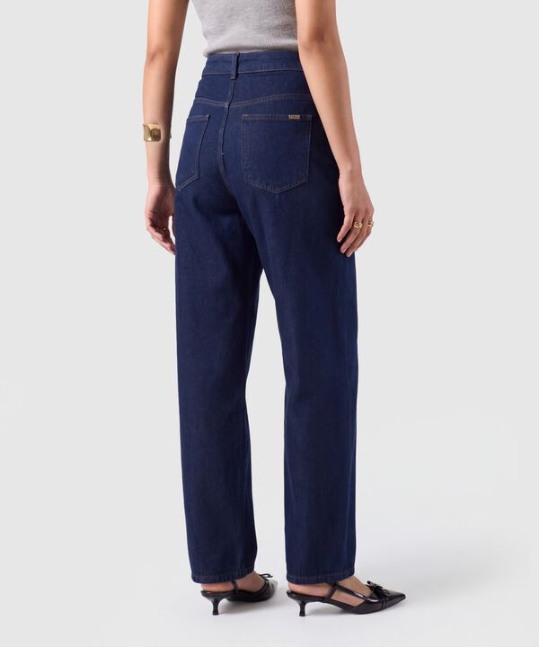 Jean Fit Barrel Con Cintur&oacute;n Para Mujer