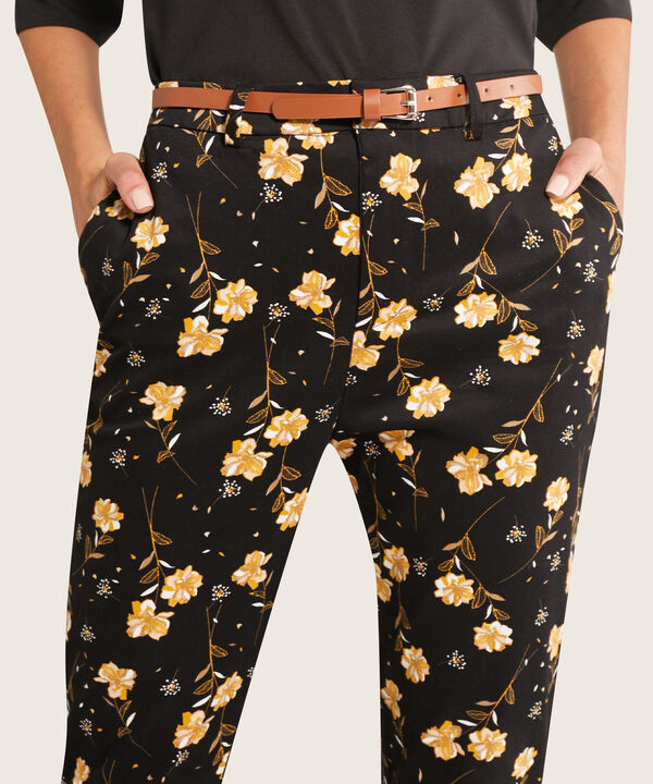Pantal&oacute;n Chino Estampado Con Cintur&oacute;n image number null