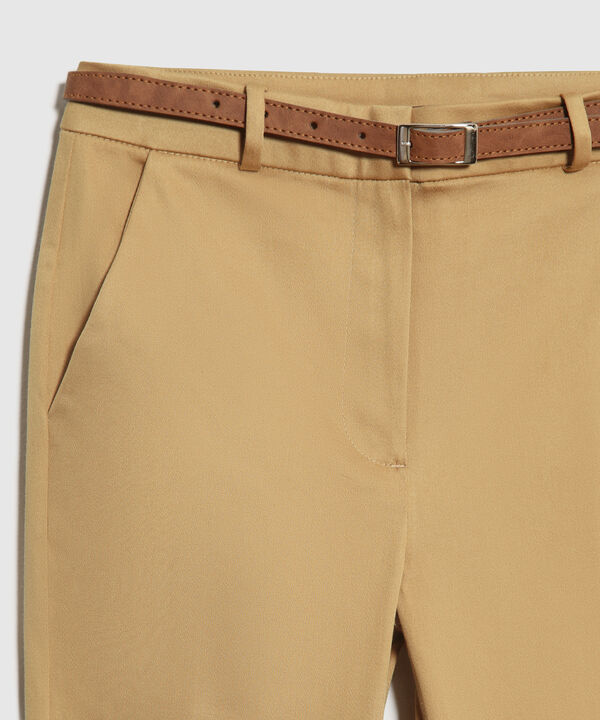 Pantalón Chino Básico image number null