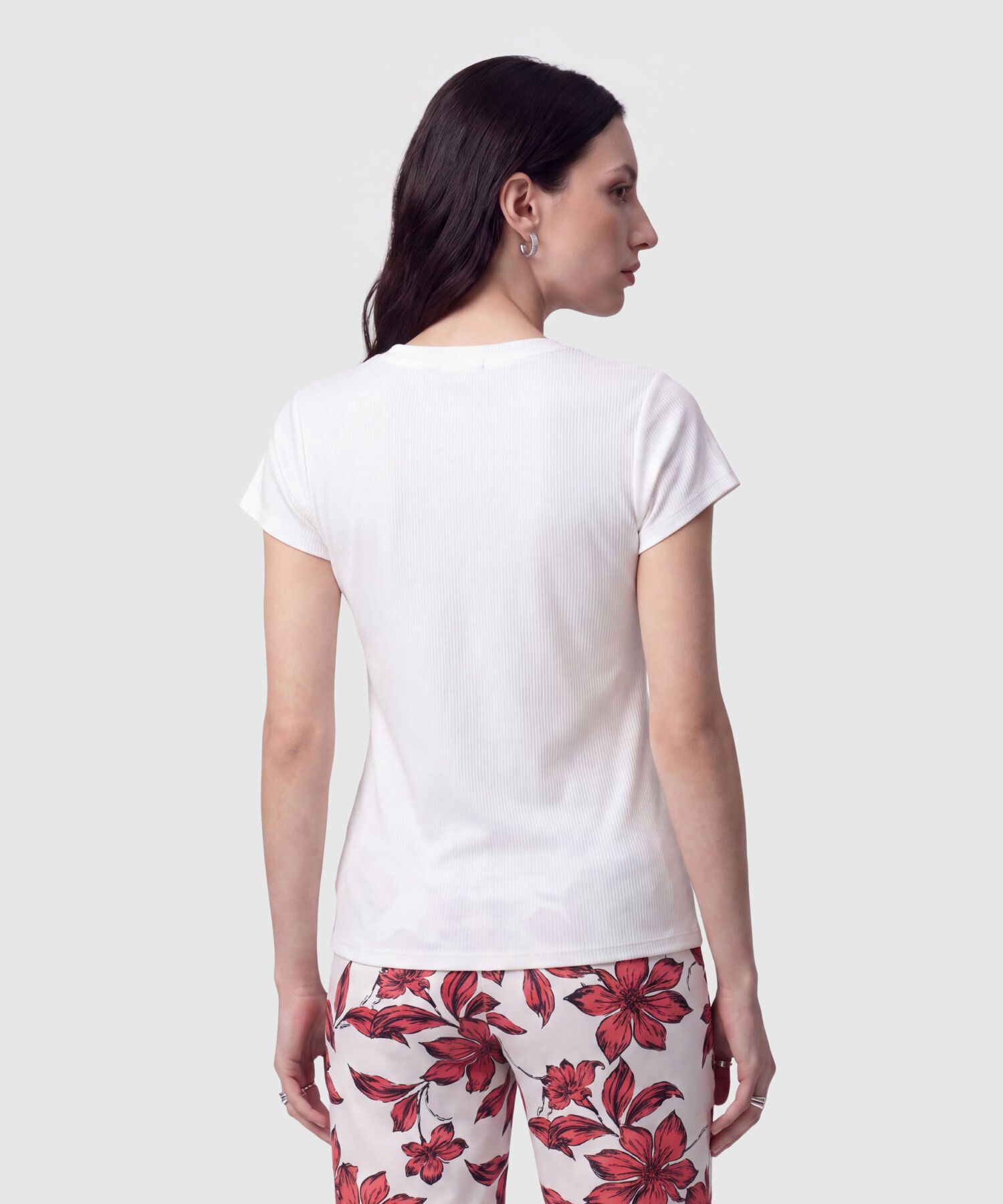 Camiseta Cuello en V Acanalada Mujer