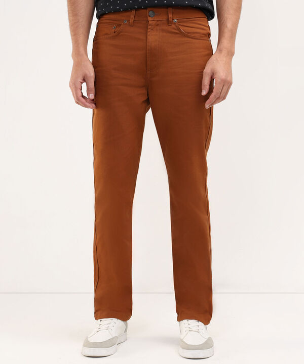 Pantalon Unicolor, 5 Bolsillos, Silueta Regular Fit image number null