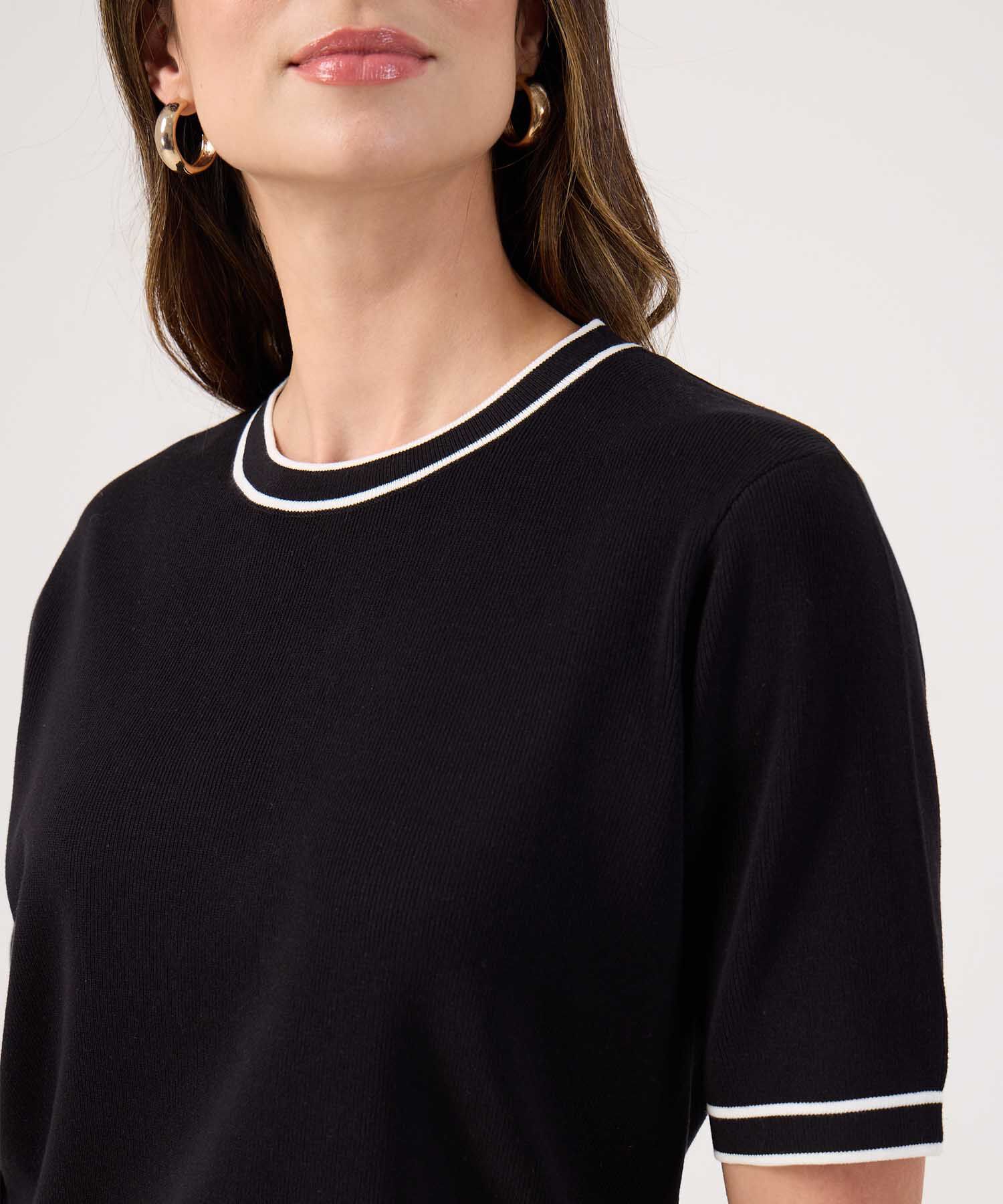 Camiseta Unicolor Con Detalle