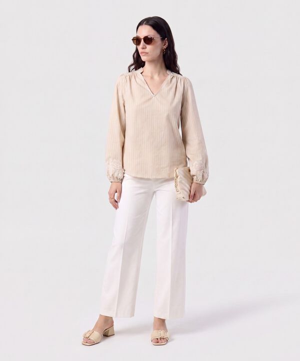 Blusa con Bordado en Pu&ntilde;os para Mujer