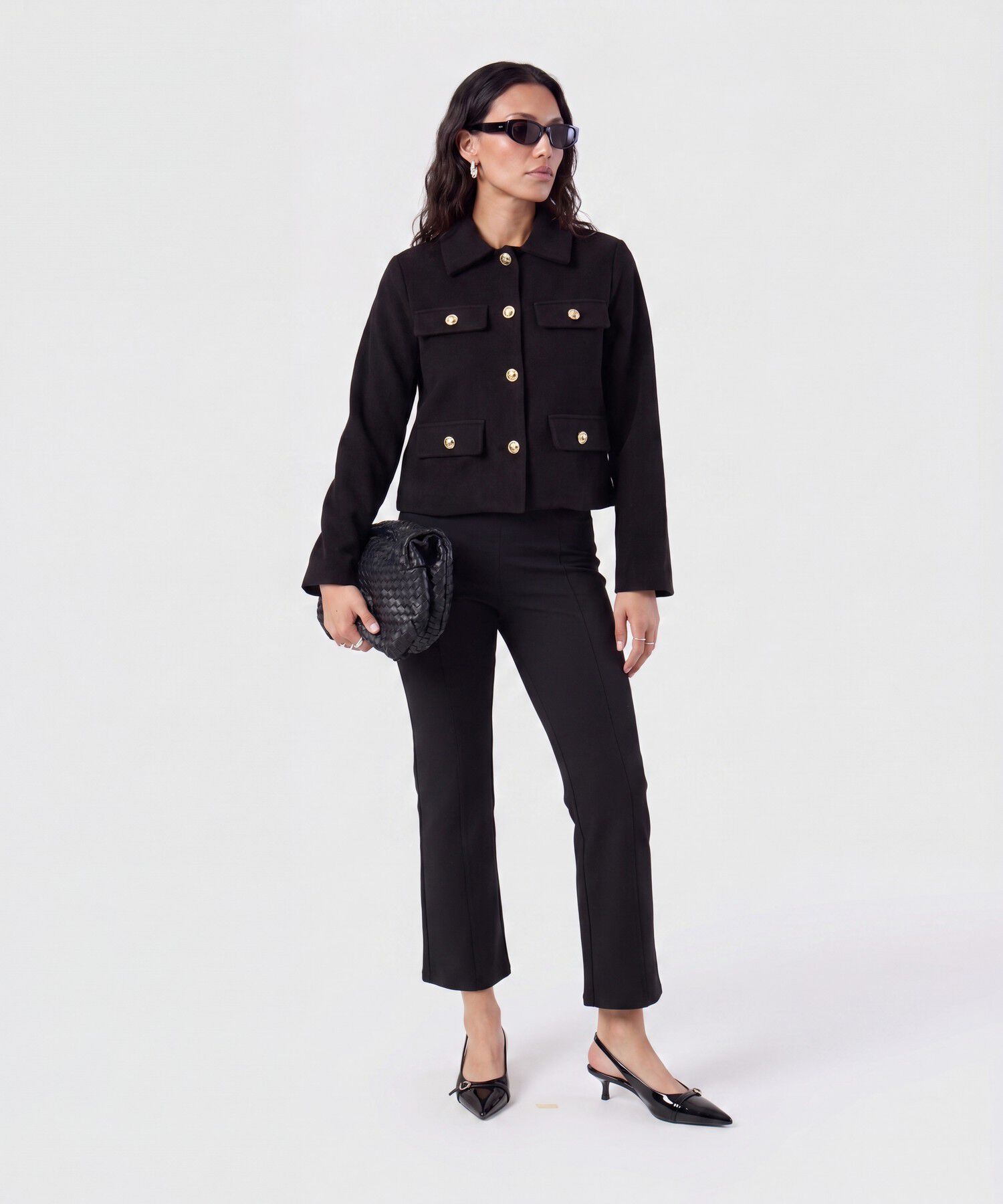 Chaqueta Corta Con Botones Dorados Para Mujer