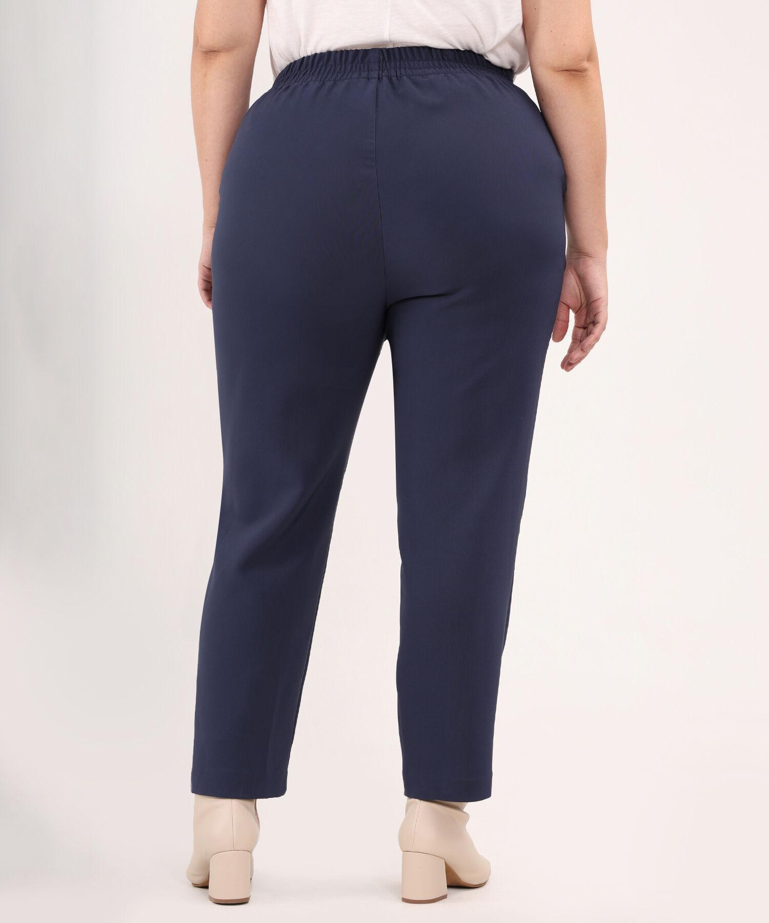 Pantalon Unicolor Con Bolsillos Laterales