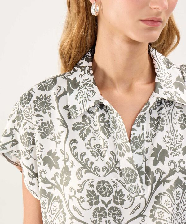 Blusa Satinada Estampada image number null