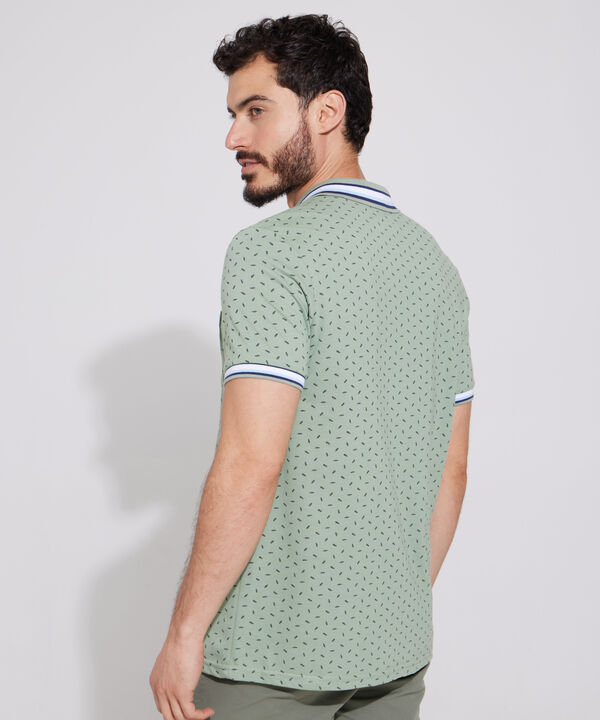 Polo Estampada, Cuello Y Puños Tejidos Con Bolsillo, Silueta Regular Fit