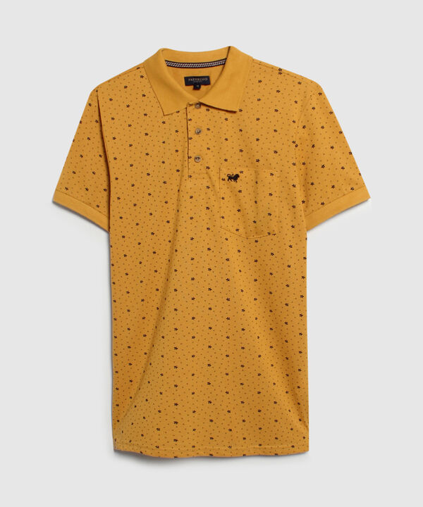Polo Estampada, Cuello Y Puños Tejidos Con Bolsillo, Silueta Slim Fit, Safari Soft Línea Moda