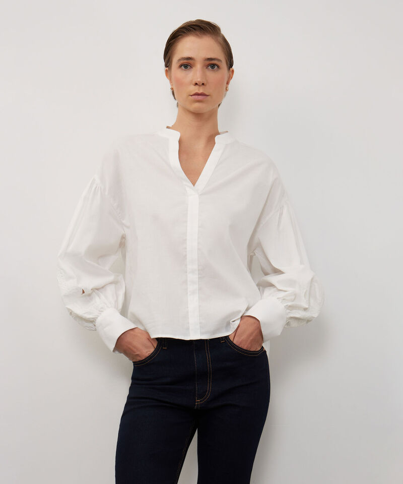 Blusa Con Bordado En Mangas