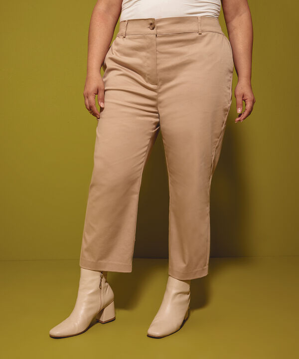 Pantalón Capri con Bolsillos