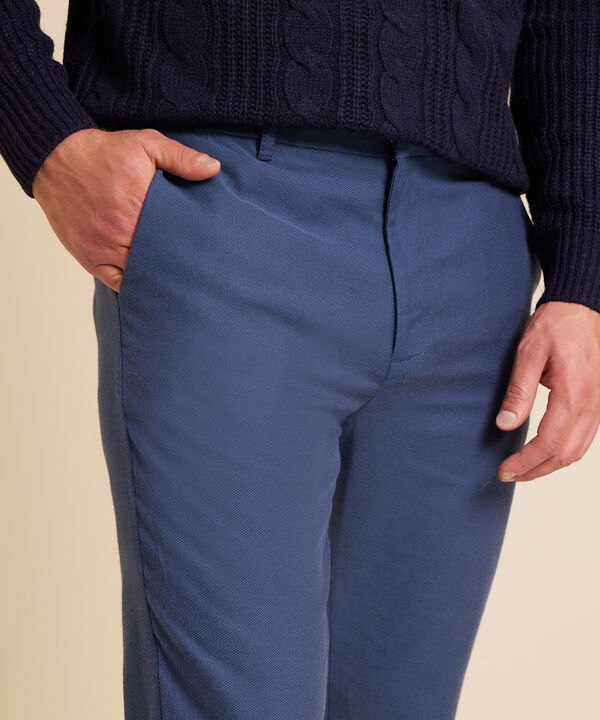 Pantalón Chino Con Detalles De Pretina