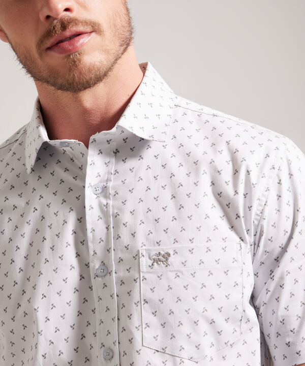 Camisa Estampada Manga Corta Con Bolsillo Y Silueta Slim Fit