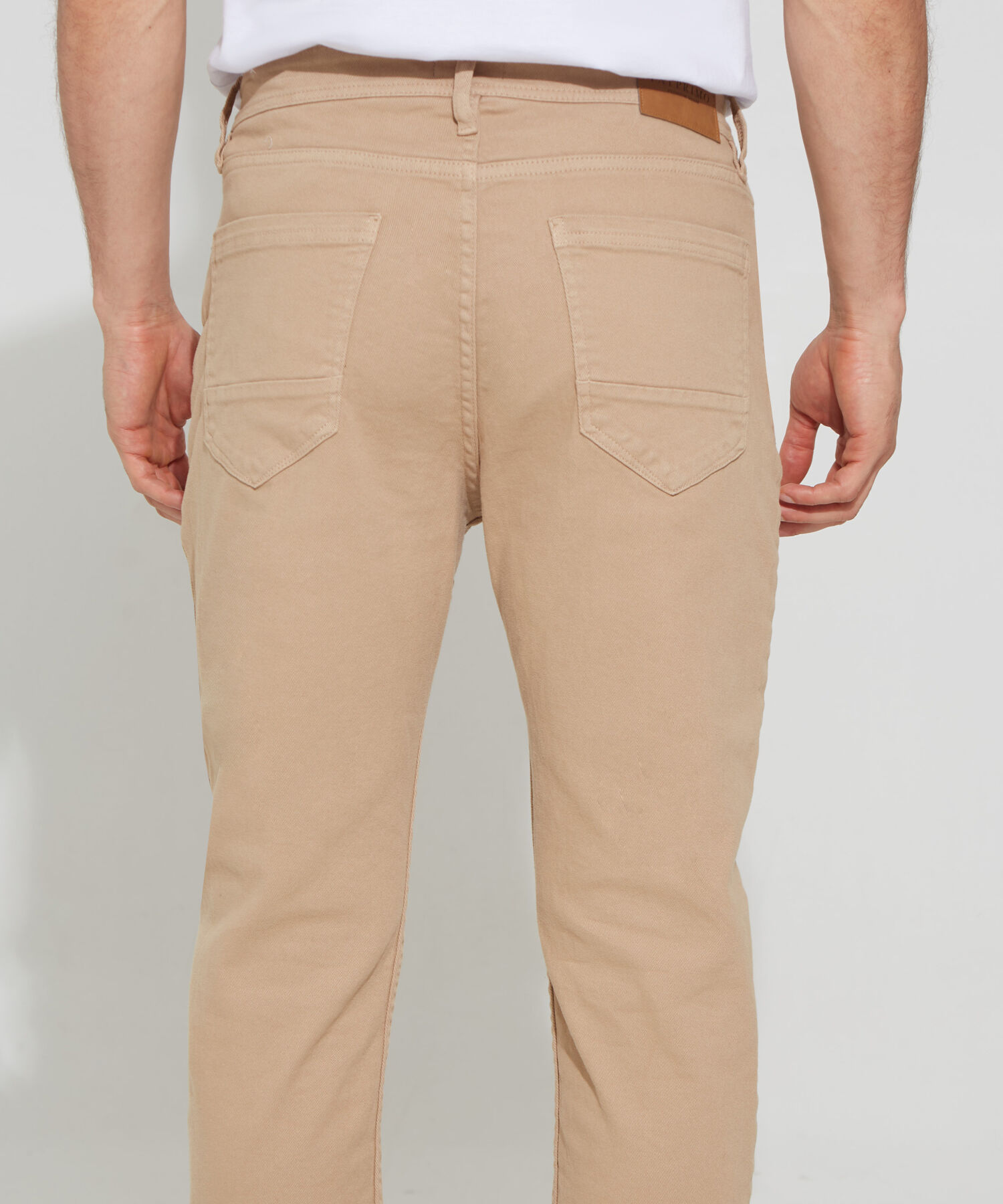 Pantalón Cinco Bolsillos Color Beige