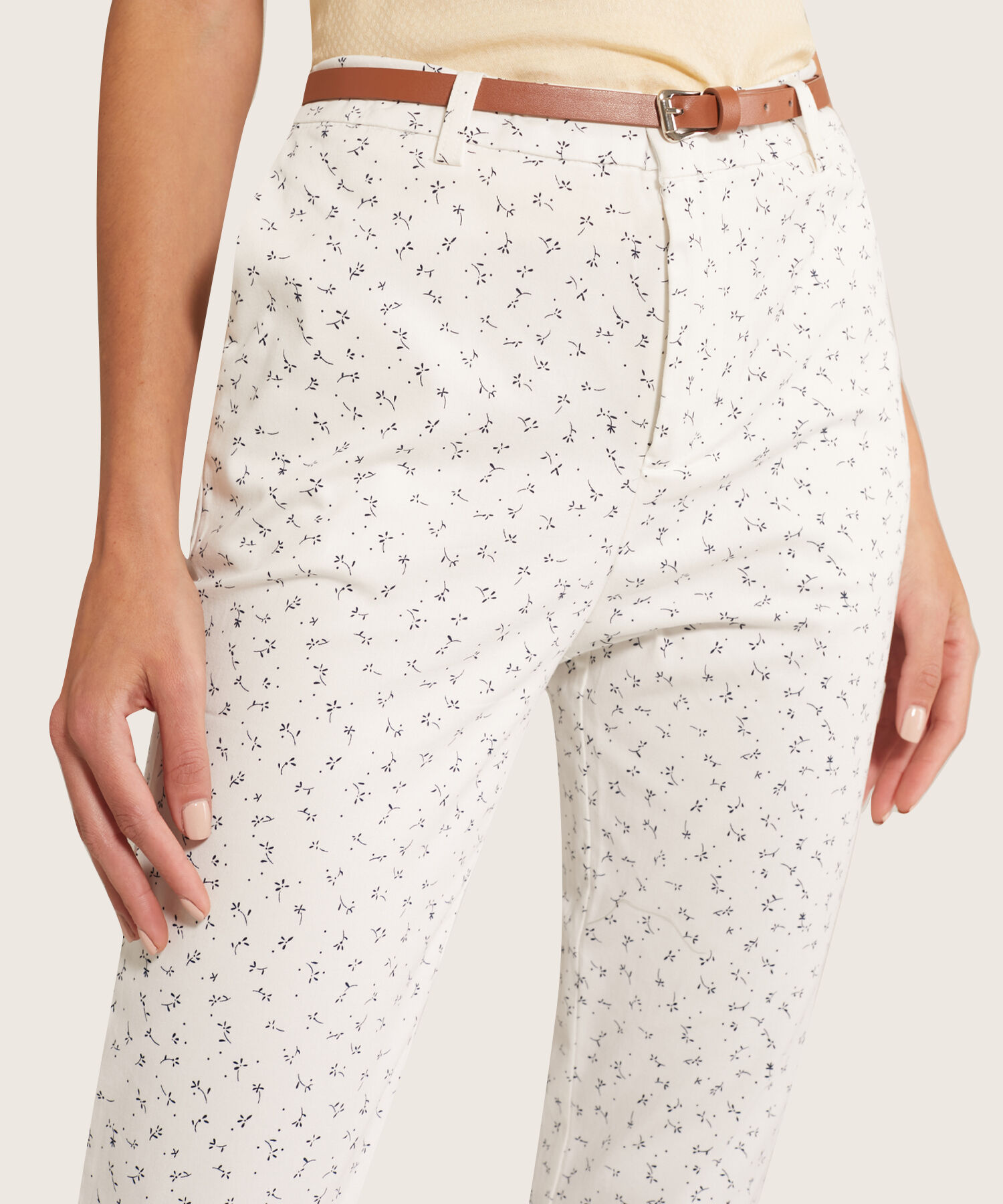 Pantal&oacute;n Chino Estampado Con Cintur&oacute;n