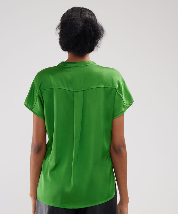 Blusa Unicolor Con Media Pechera