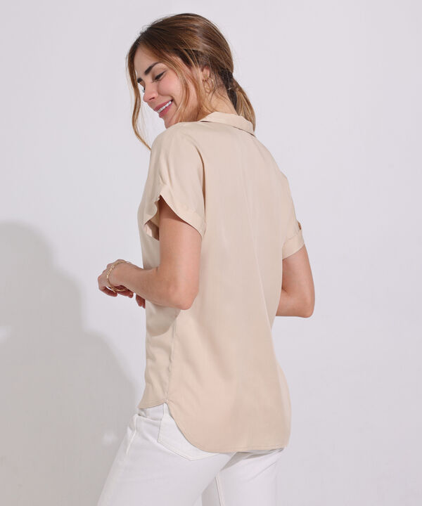 Camisa Unicolor, Manga Corta Con Guardapolvos, Cuello Sport Y Botonadura Azul