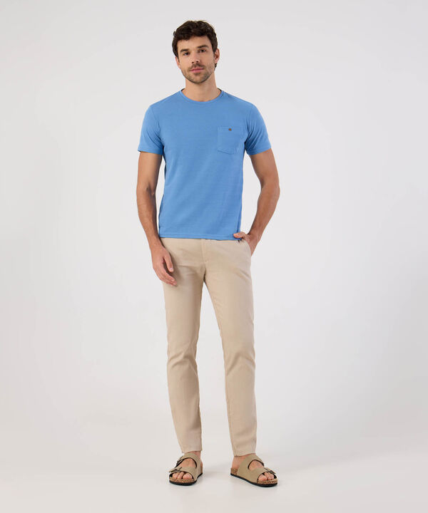 Camiseta Texturizada Con Bolsillo Para Hombre image number null