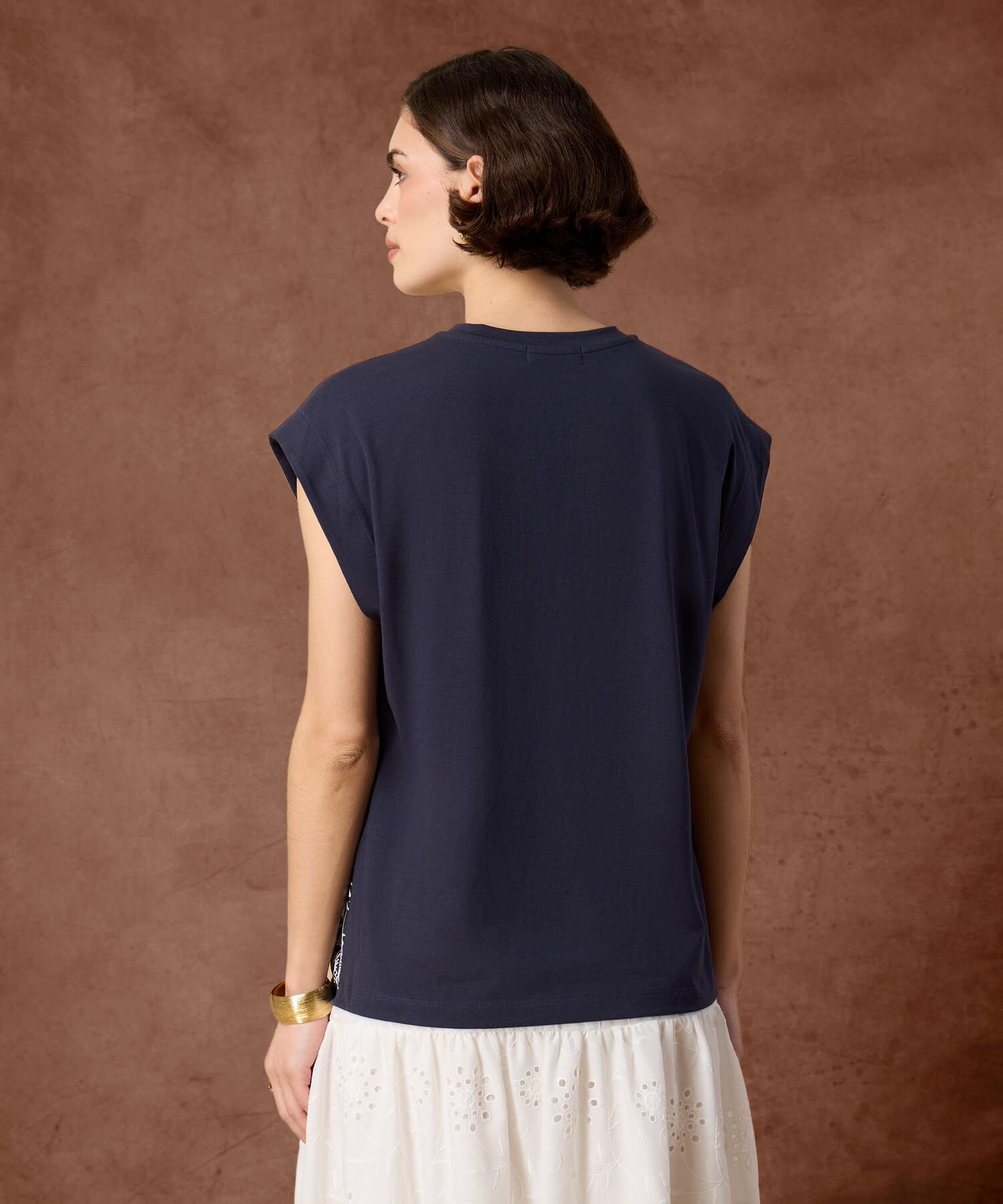 Camiseta Bordado Bajo Y Manga Casquillo