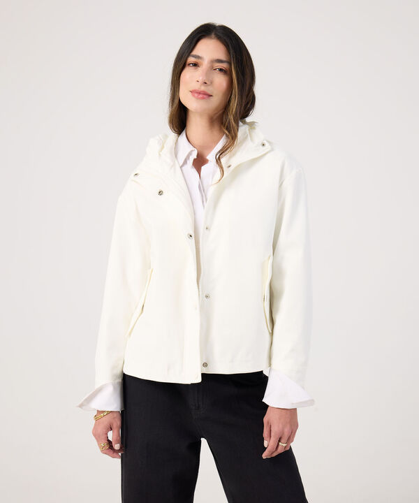 Chaqueta con capota  image number null